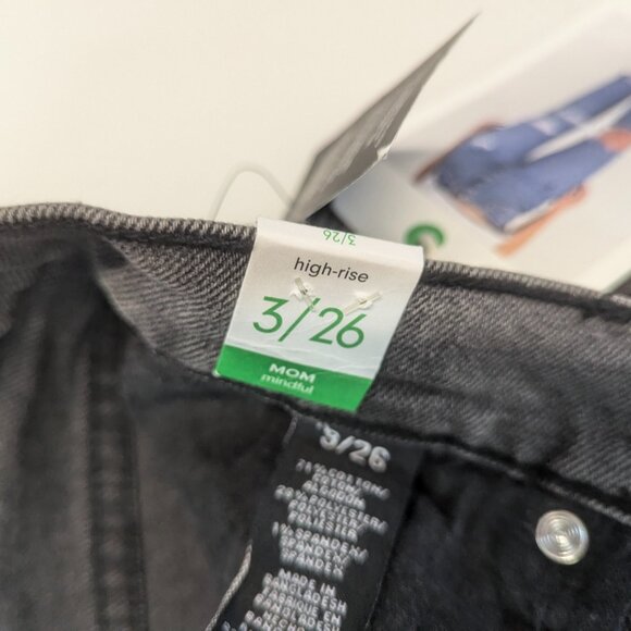 NWT Re Generation Size 3/Waist 26 Black Distressed High-Rise  Mom Mindful Jeans - Picture 7 of 16